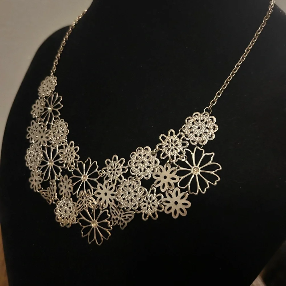 Silver‎ Tone Floral Butterfly Filigree Bib Statement Necklace Adjustable Chain